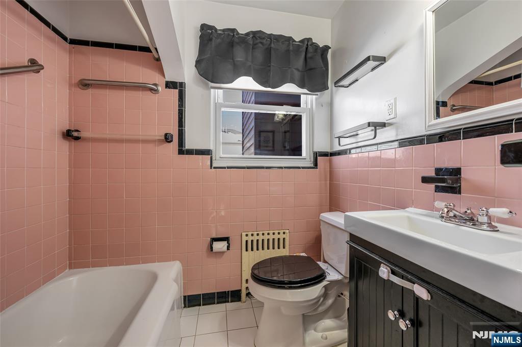 10-09 Charles Street