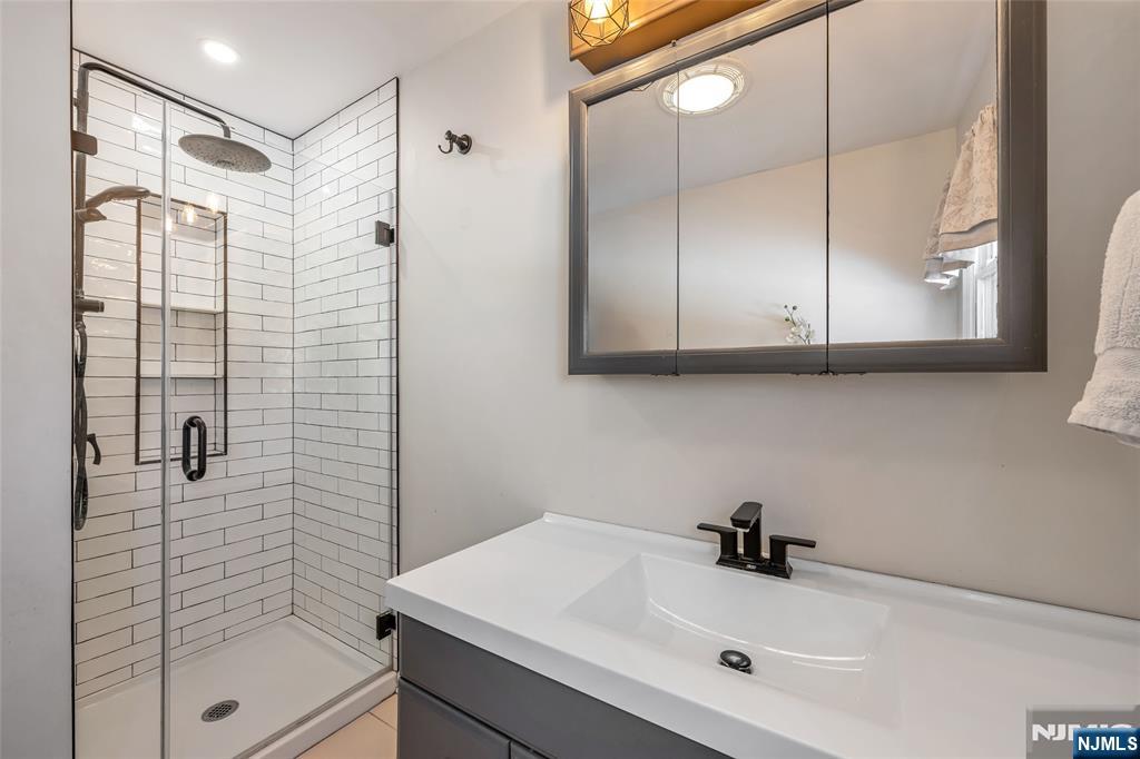 10-09 Charles Street