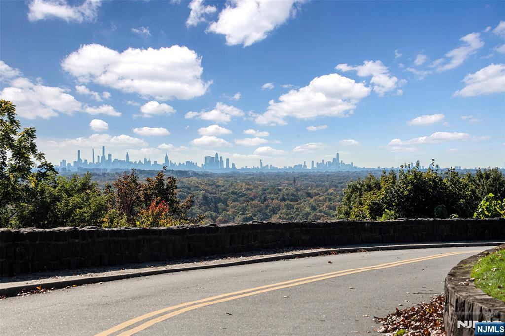 133 N Pleasant Avenue