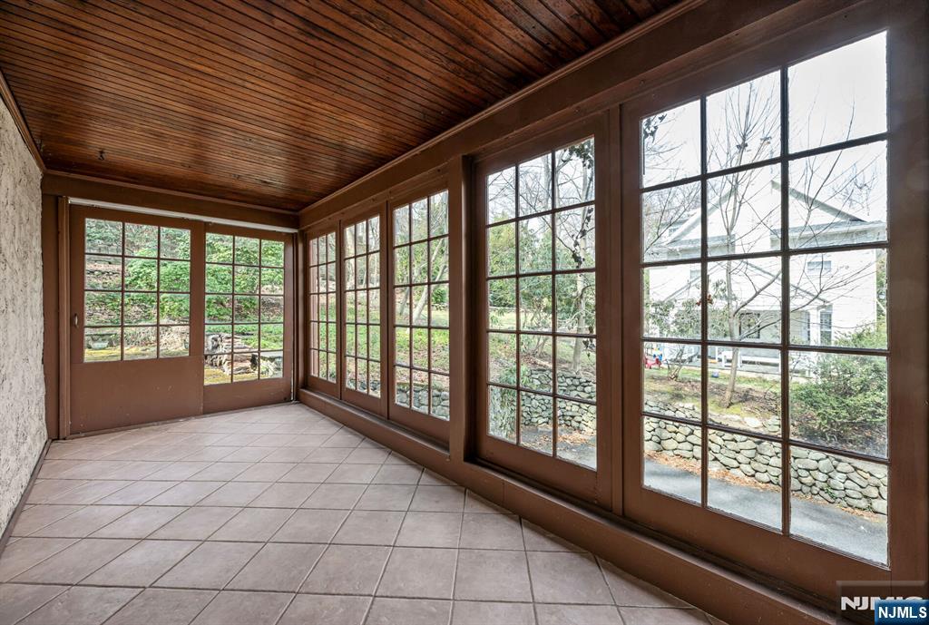 342 Hillcrest Road