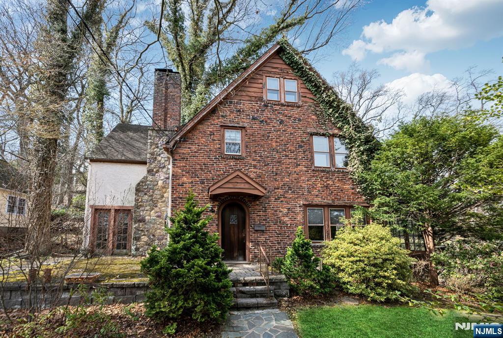 342 Hillcrest Road