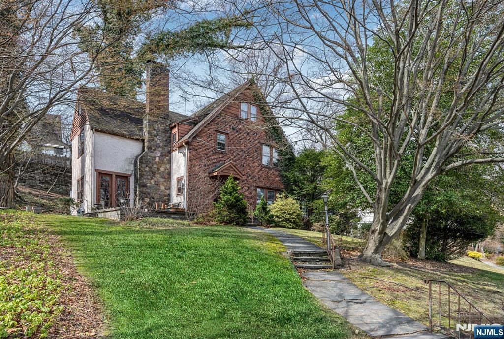 342 Hillcrest Road