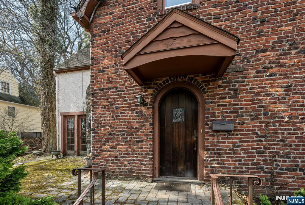 342 Hillcrest Road