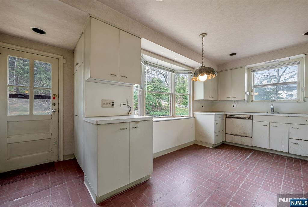 342 Hillcrest Road