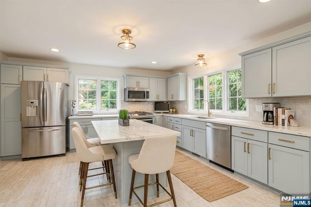 4 Moccasin Court