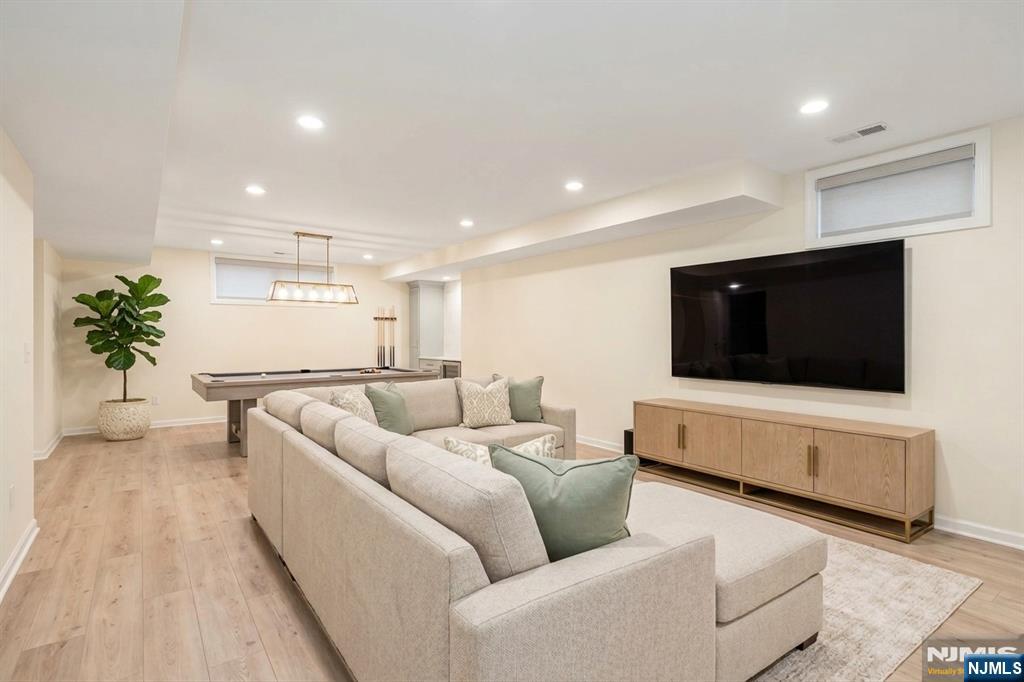 4 Moccasin Court