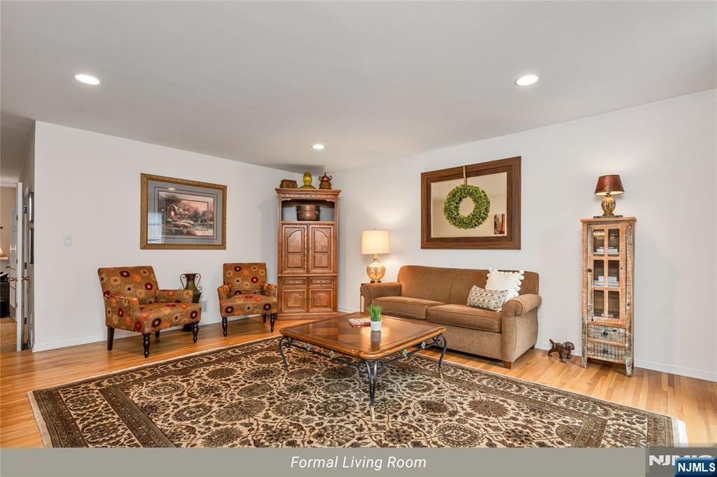 4 Moccasin Court