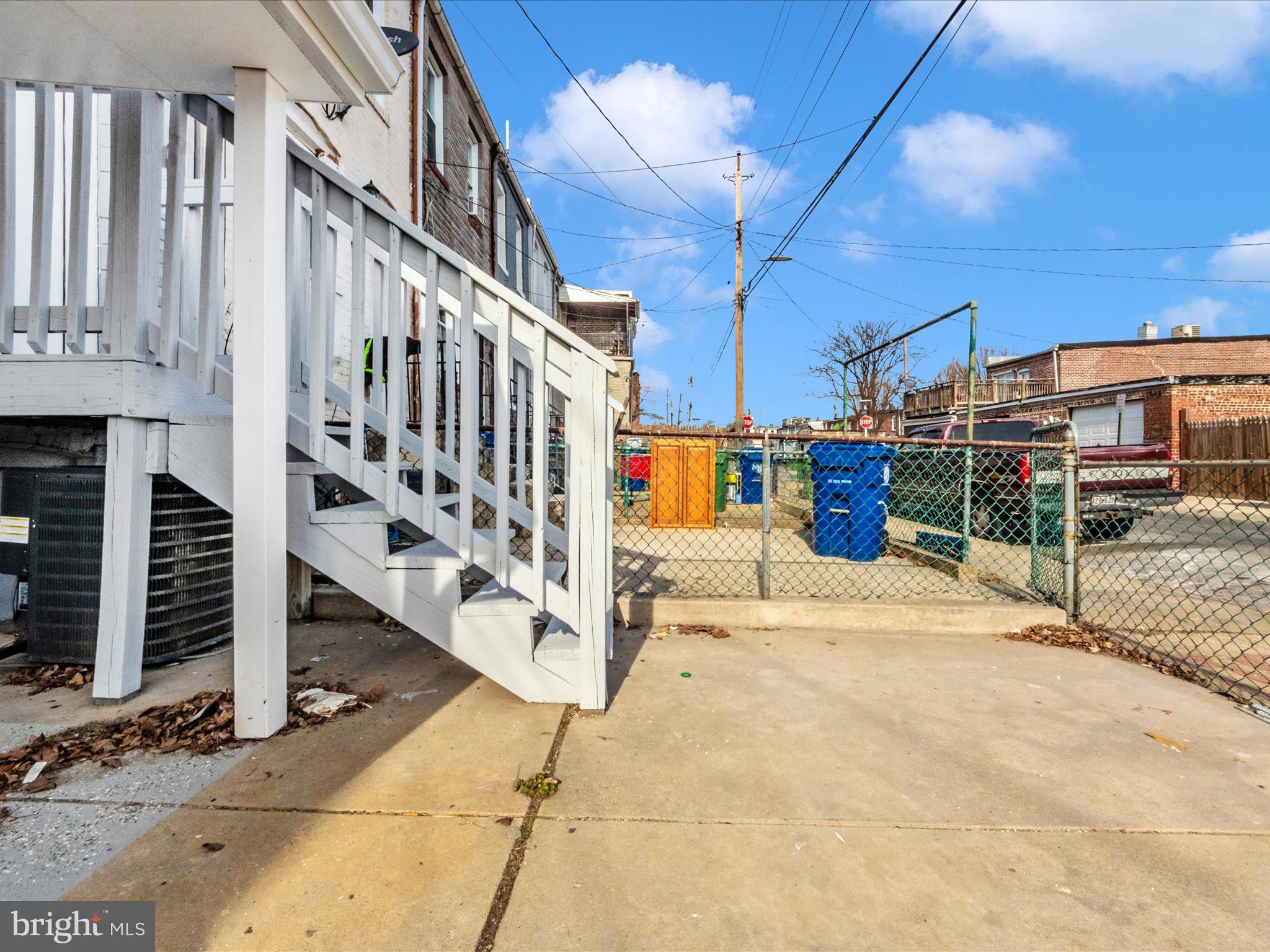 443 ROBINSON STREET N
