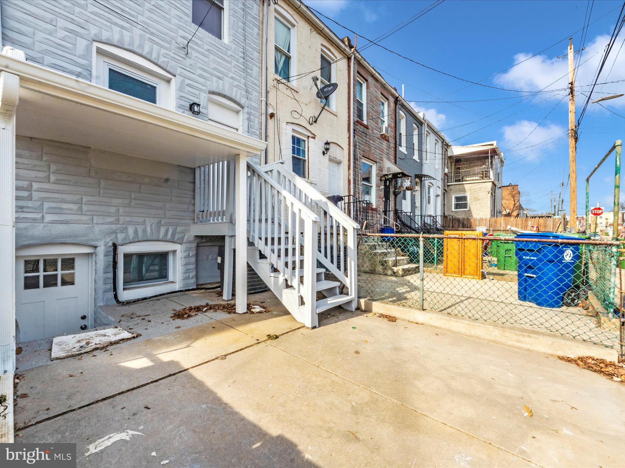 443 ROBINSON STREET N