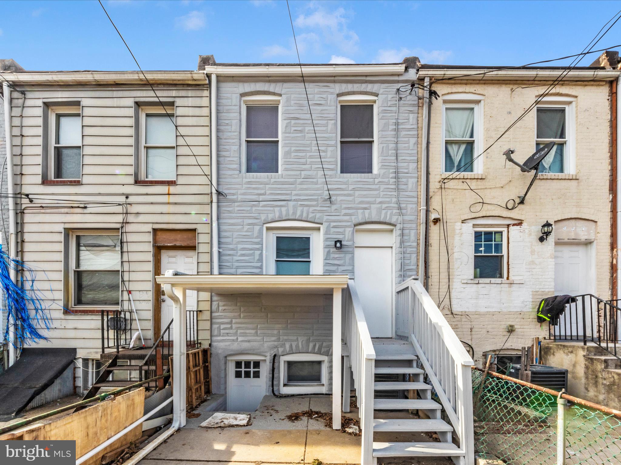 443 ROBINSON STREET N