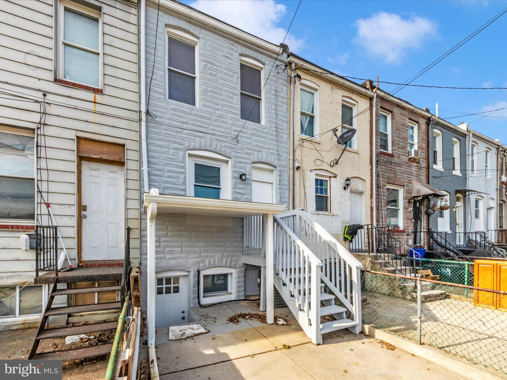 443 ROBINSON STREET N