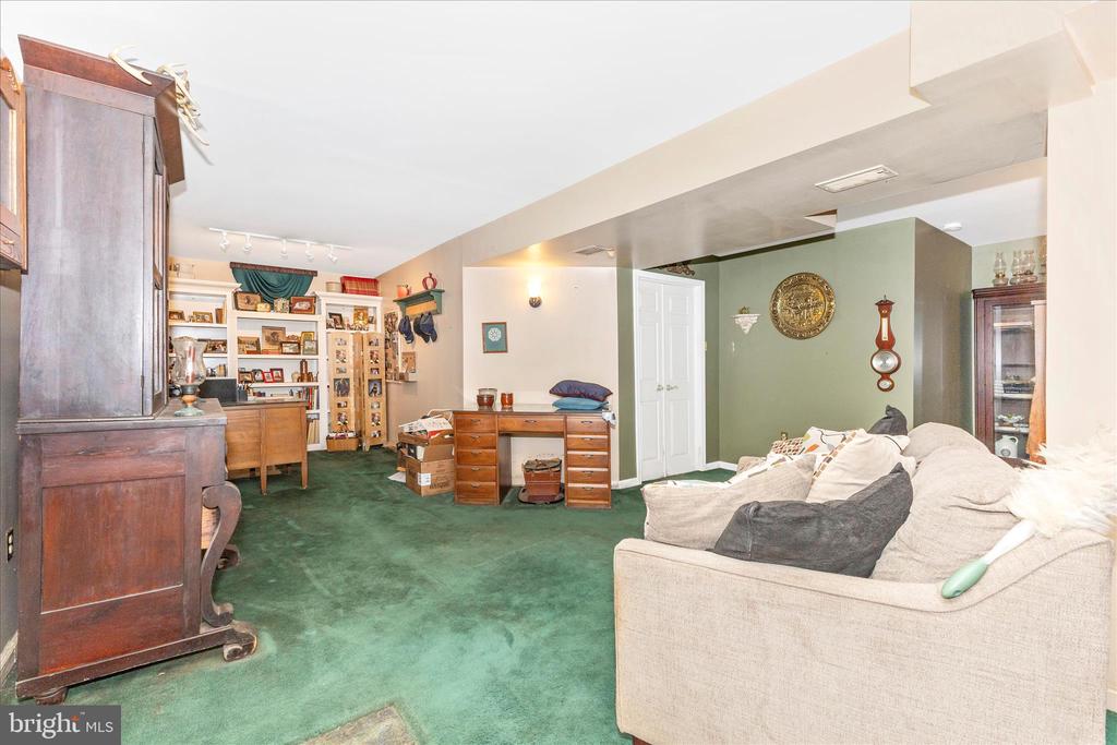 1111 CUMMINGS AVENUE