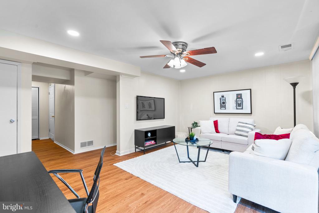 5469 HILDEBRAND COURT