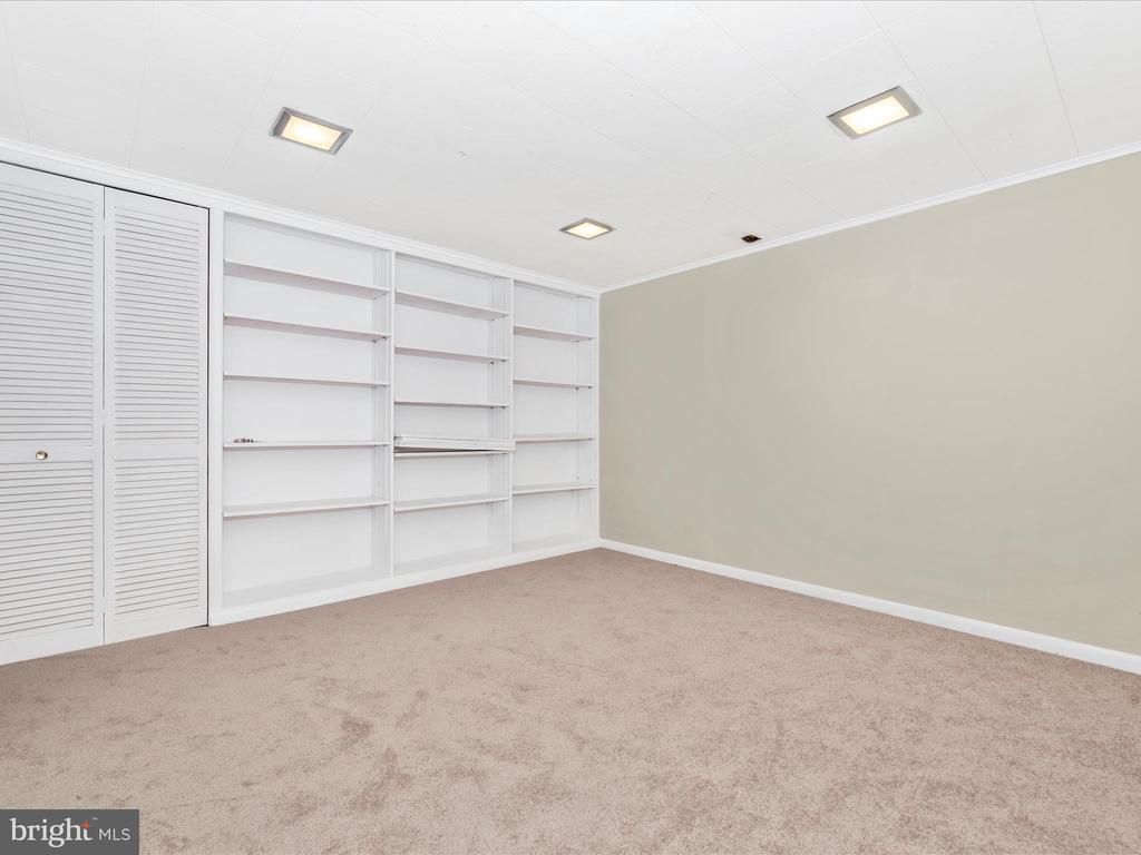 6160 CAMELBACK LANE