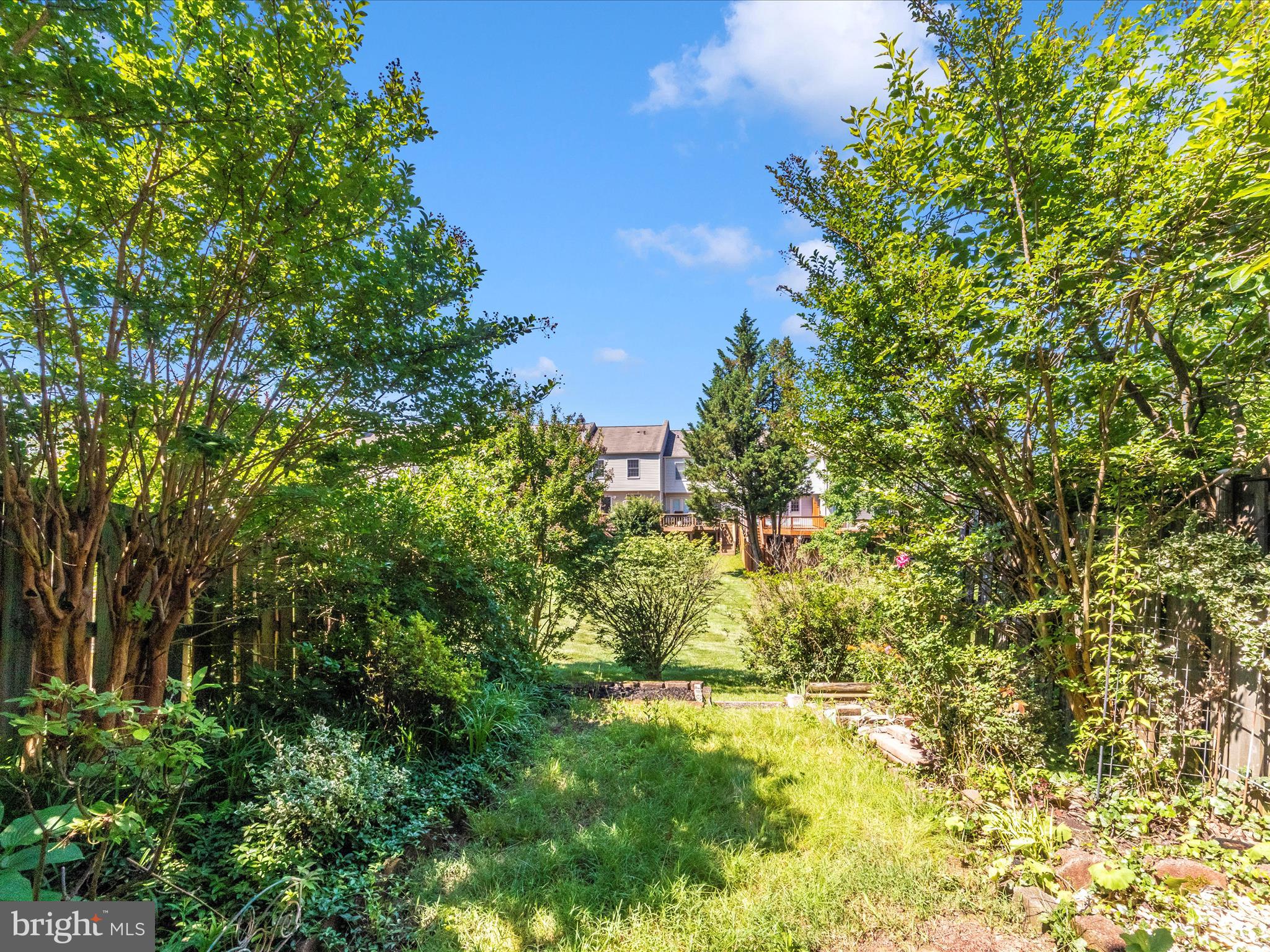 7904 BRIGHTMEADOW COURT