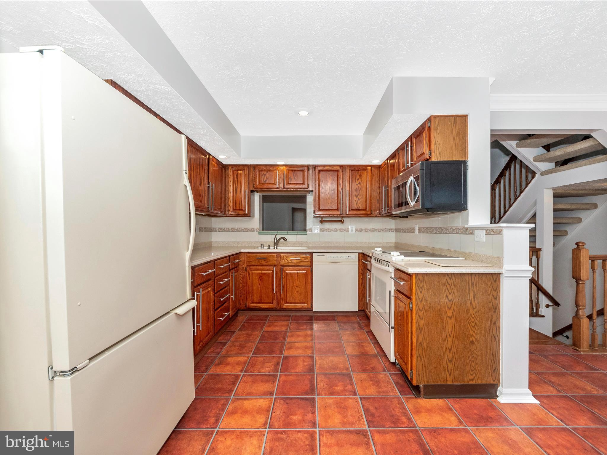 7904 BRIGHTMEADOW COURT