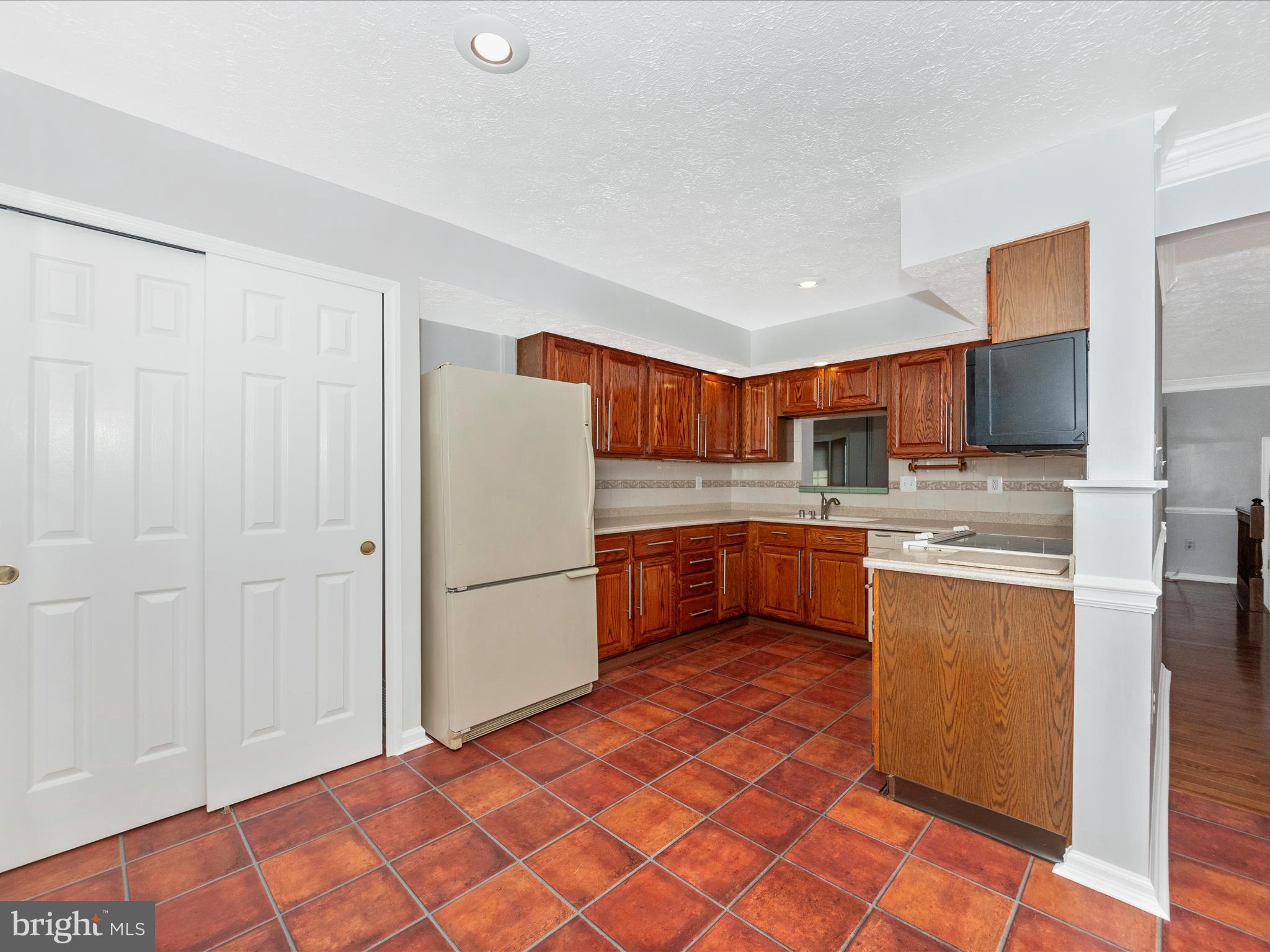 7904 BRIGHTMEADOW COURT