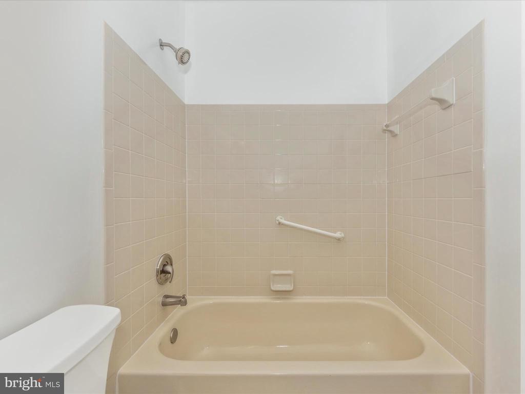 7904 BRIGHTMEADOW COURT