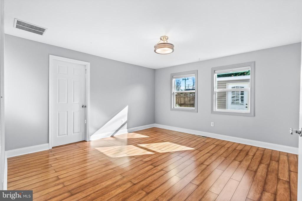 1000 8TH STREET