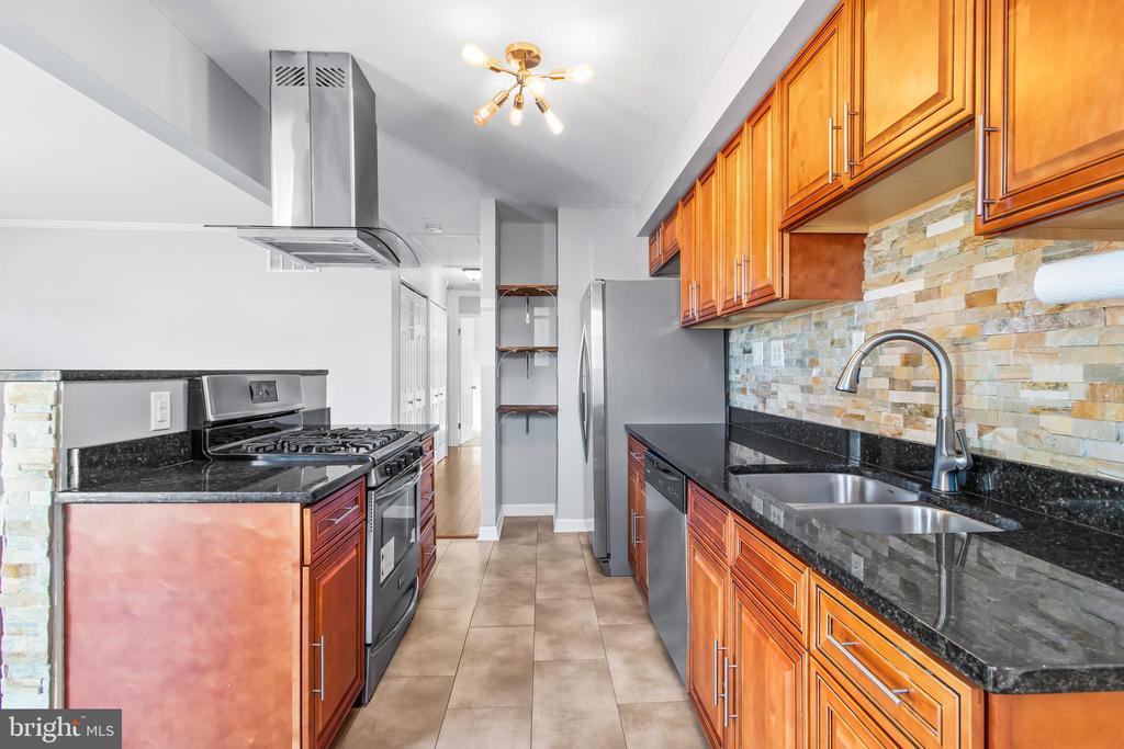 1000 8TH STREET