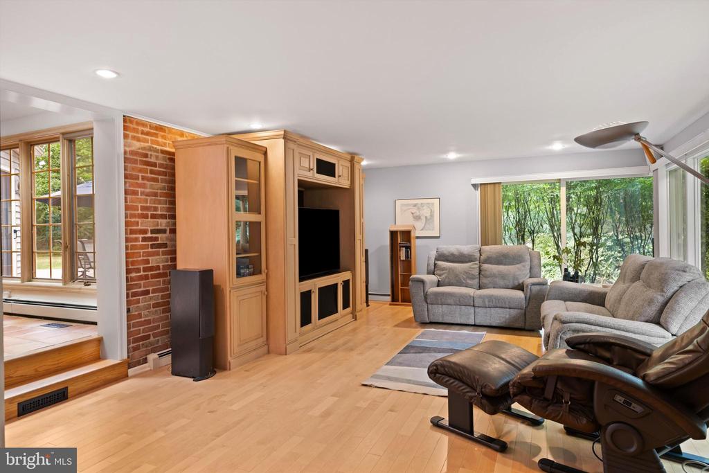 711 Lippincott Ave