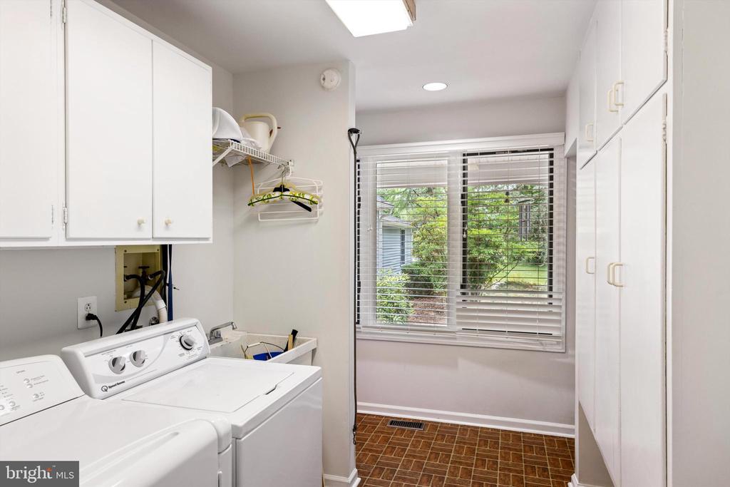 711 Lippincott Ave