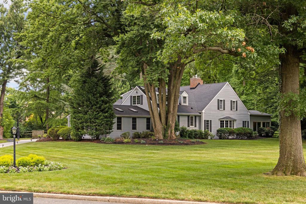 711 Lippincott Ave