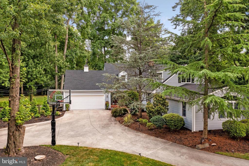 711 Lippincott Ave