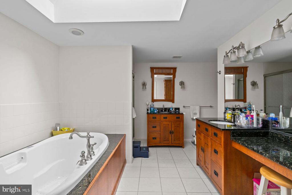 42 HARBOURTON WOODSVILLE