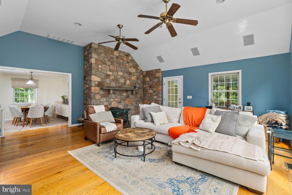 42 HARBOURTON WOODSVILLE