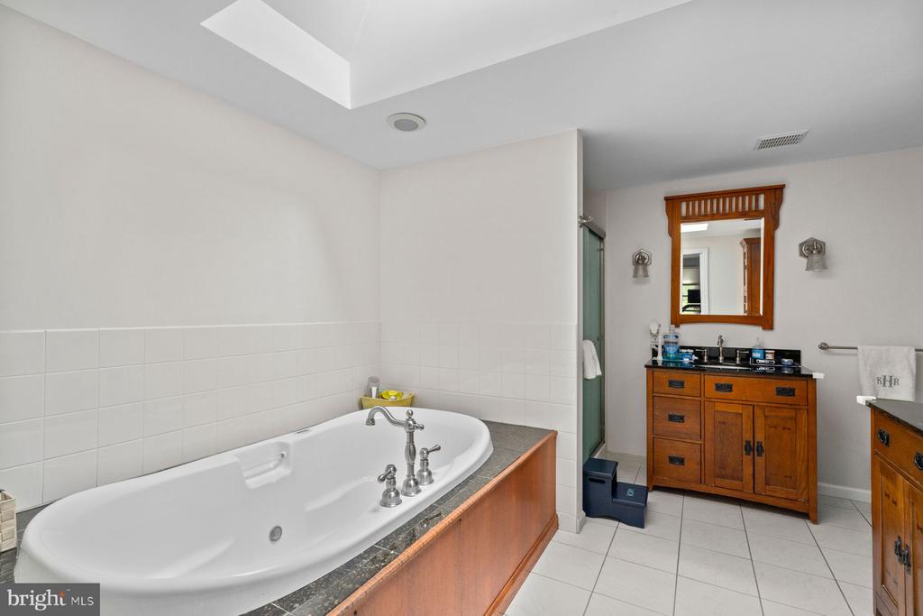 42 HARBOURTON WOODSVILLE