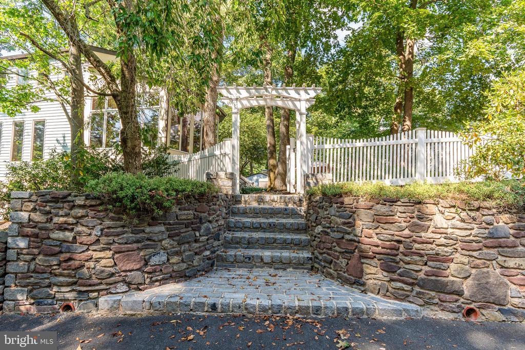85 Kiltie Dr
