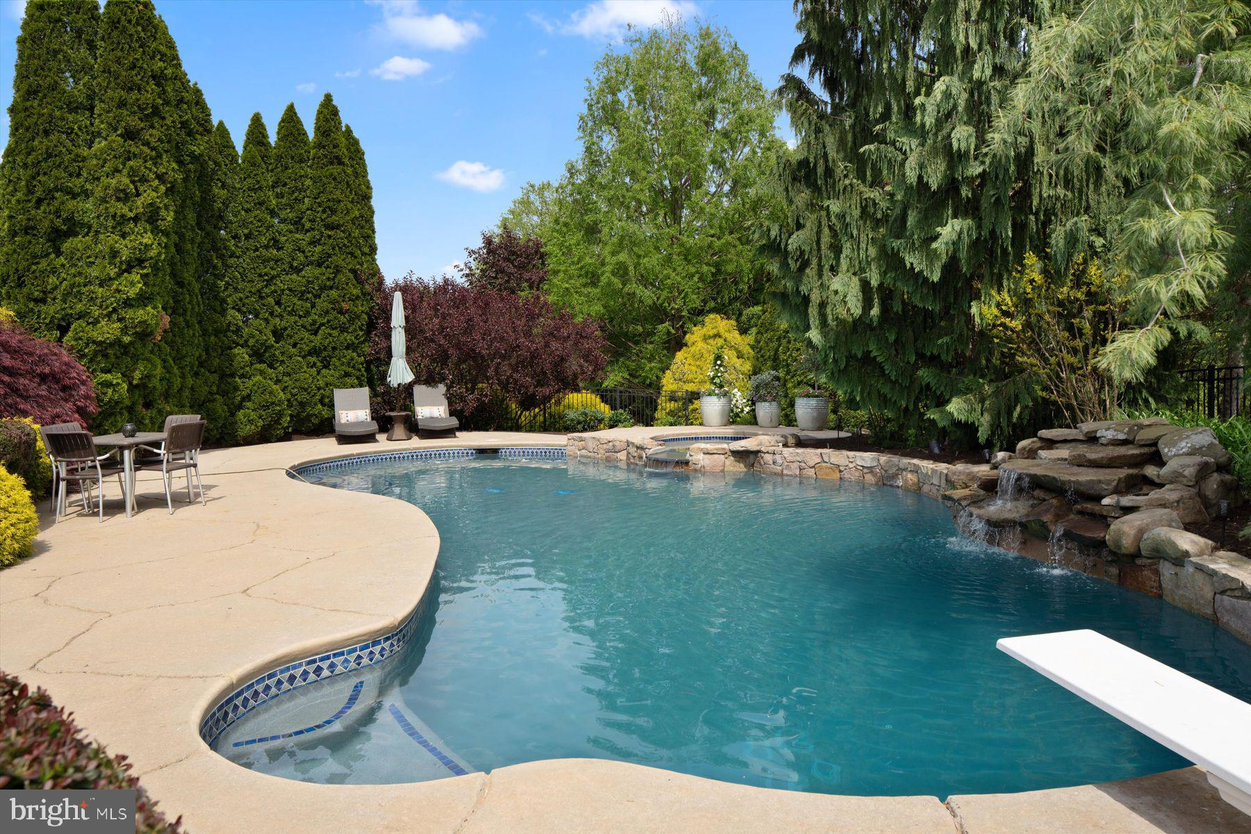 16 Hibbs Ln