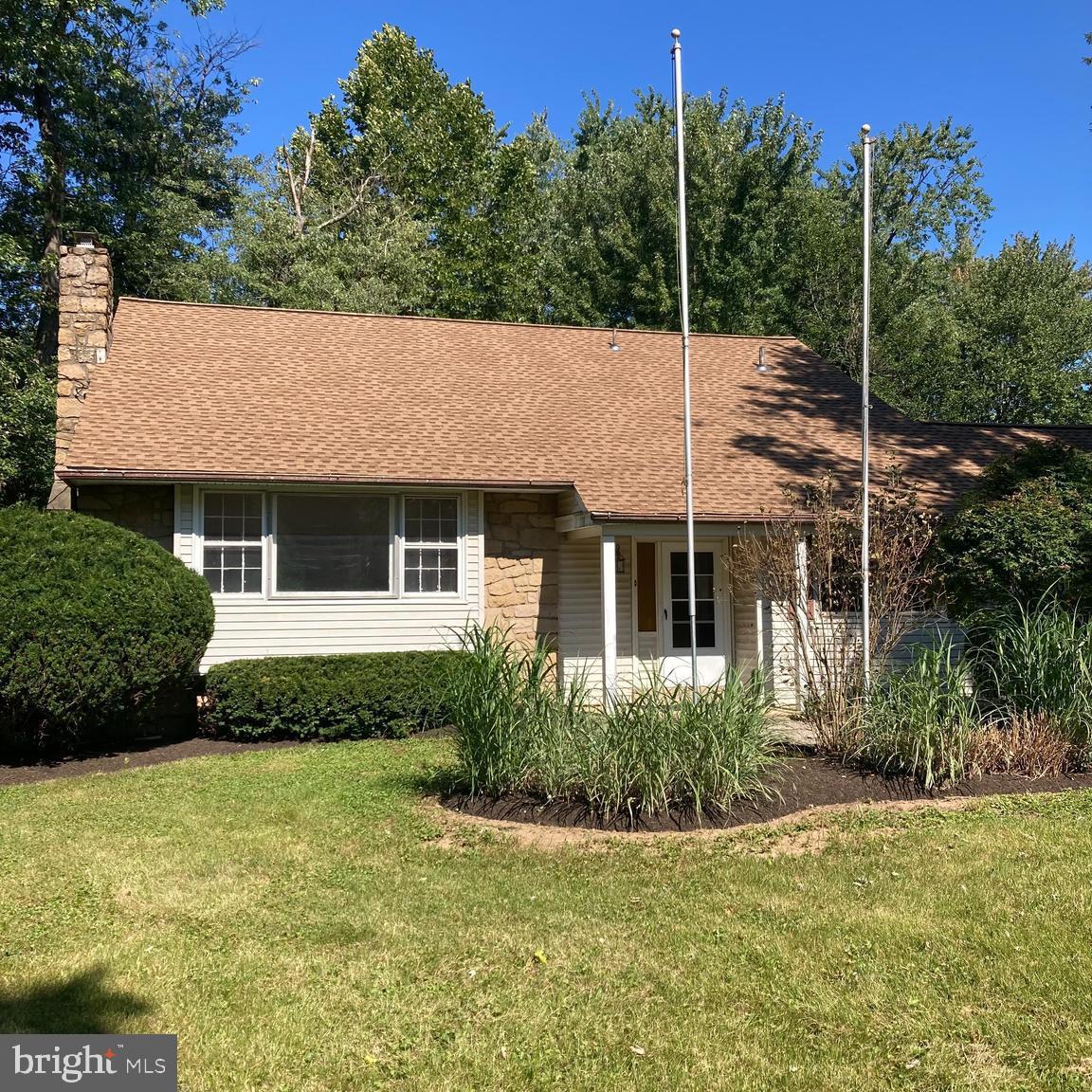 878 Sandy Ridge Rd E