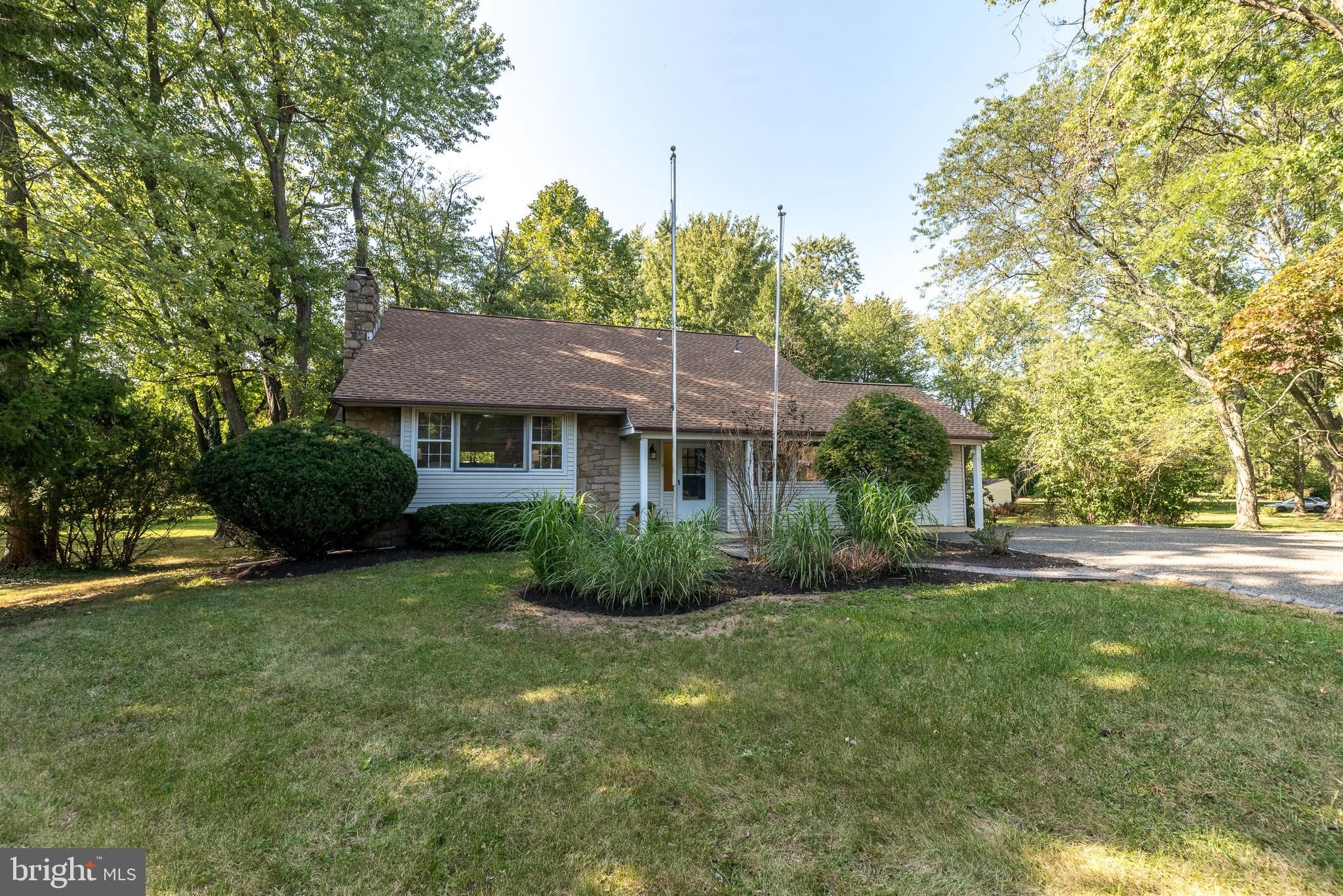 878 Sandy Ridge Rd E