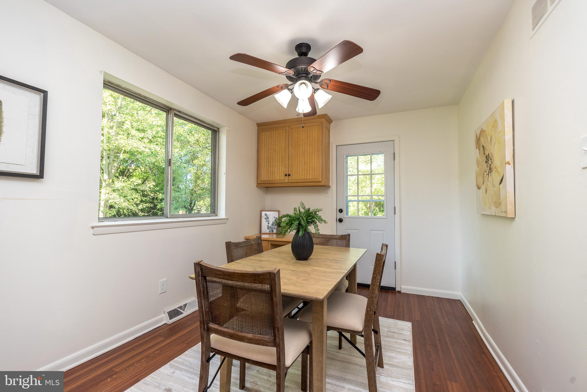 878 Sandy Ridge Rd E