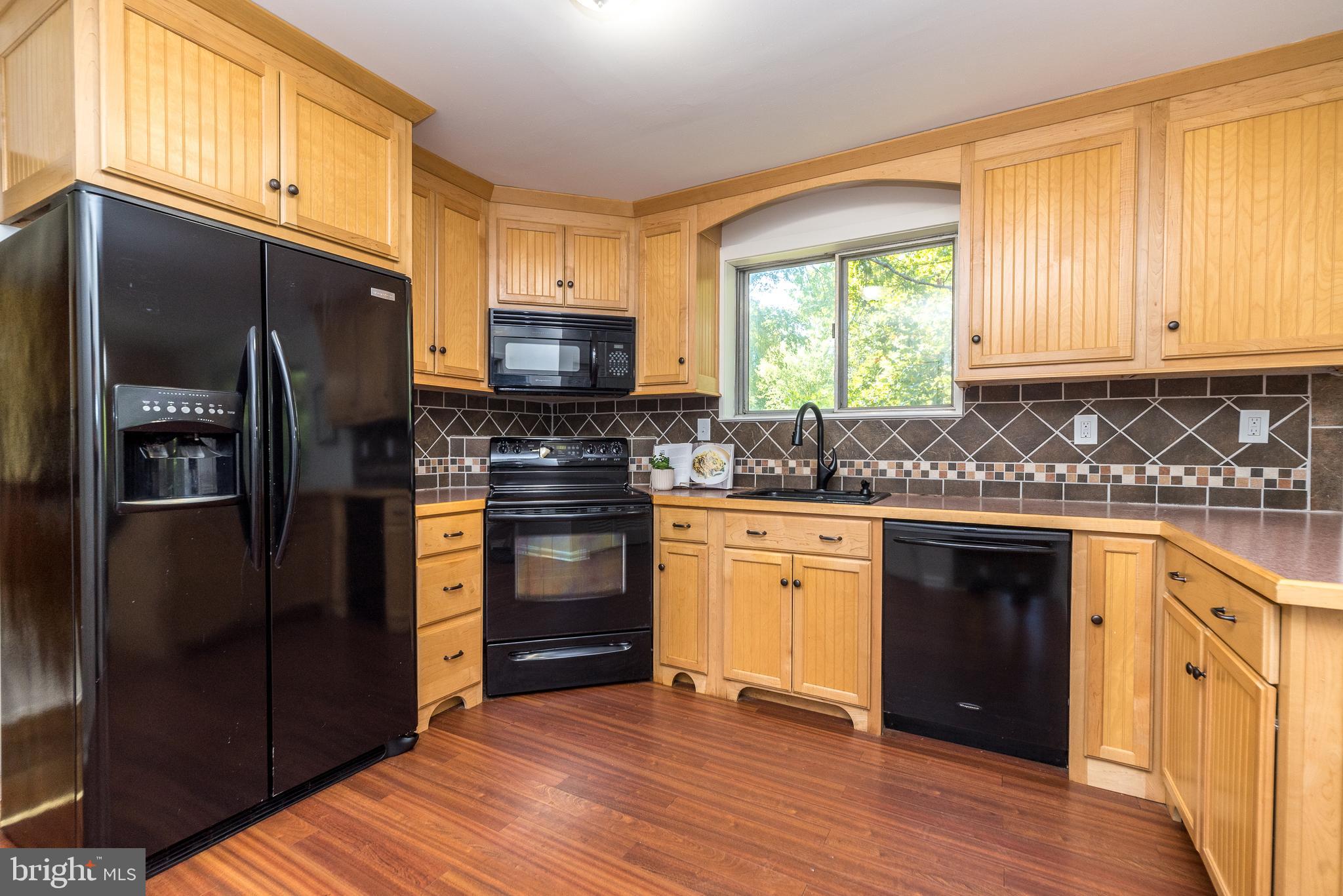 878 Sandy Ridge Rd E