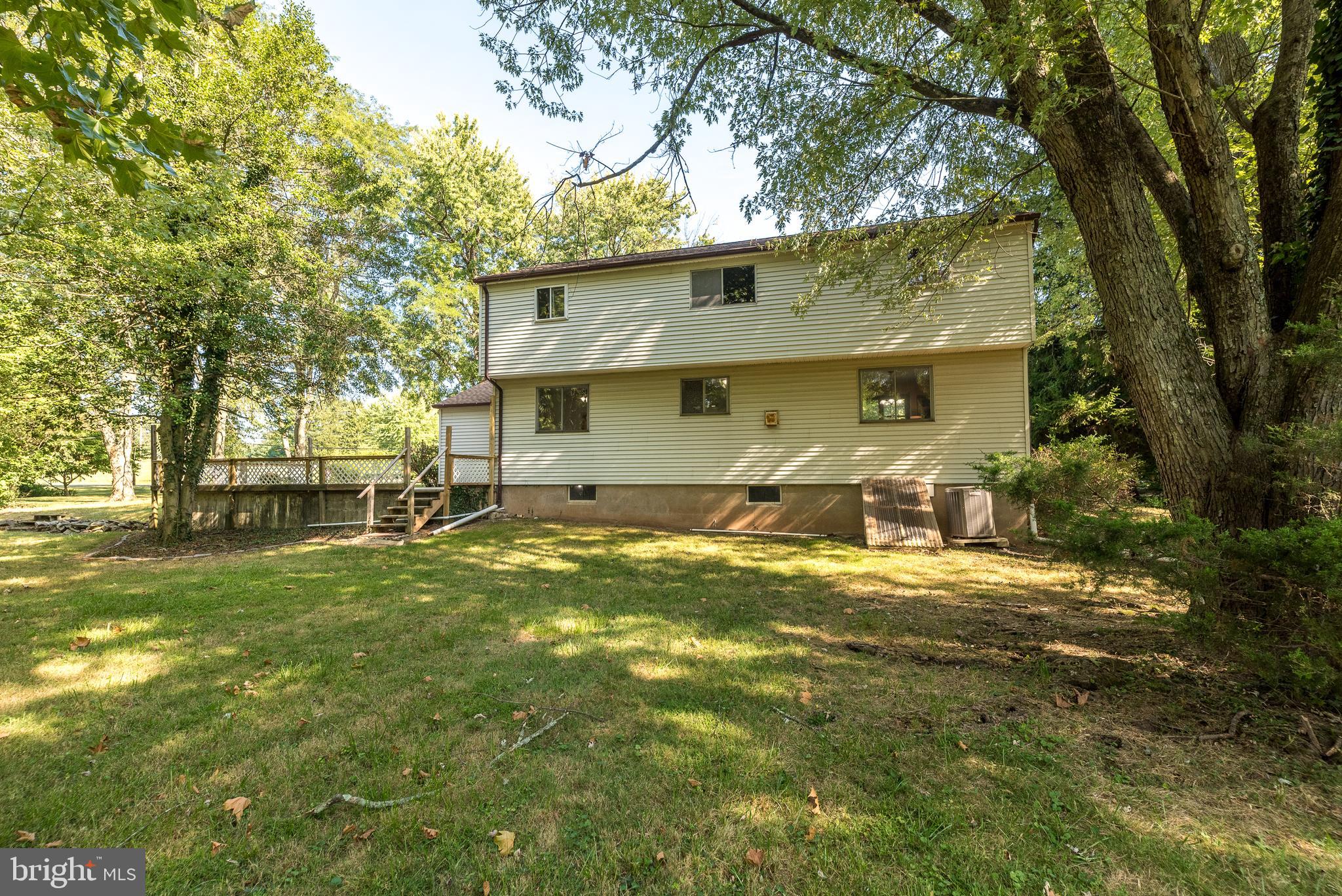 878 Sandy Ridge Rd E