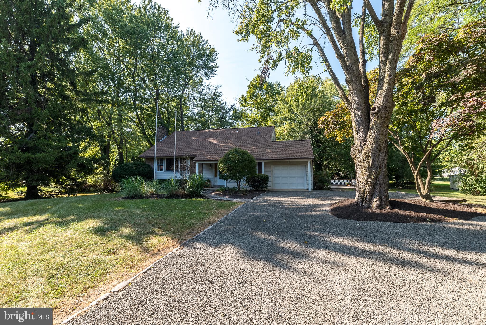 878 Sandy Ridge Rd E