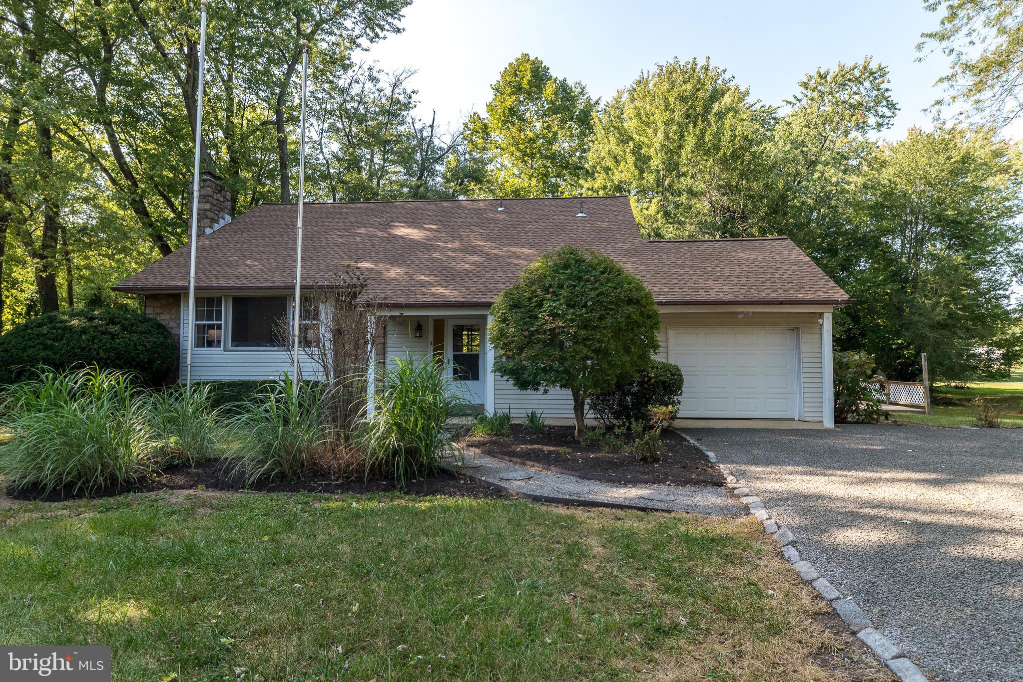 878 Sandy Ridge Rd E