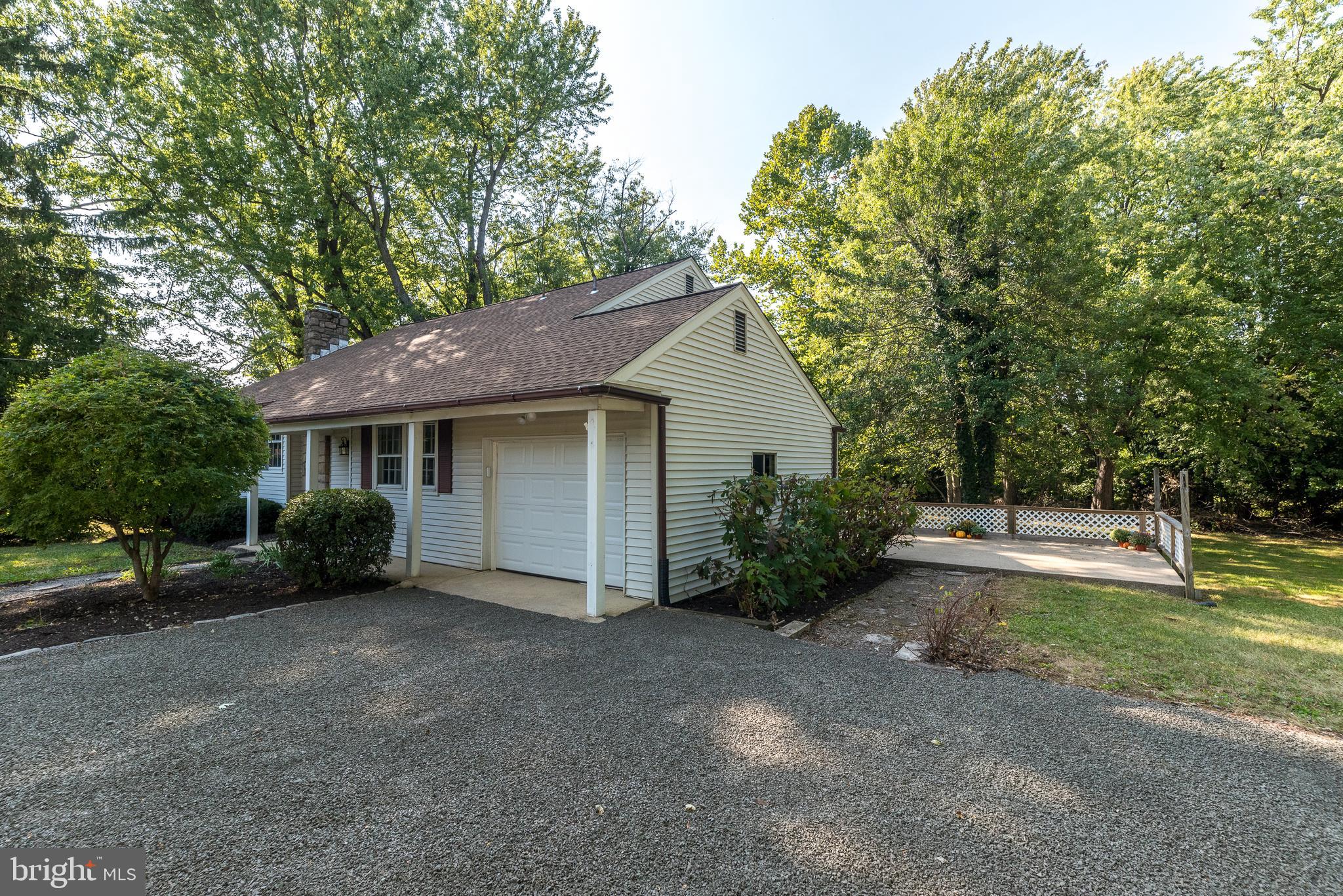 878 Sandy Ridge Rd E