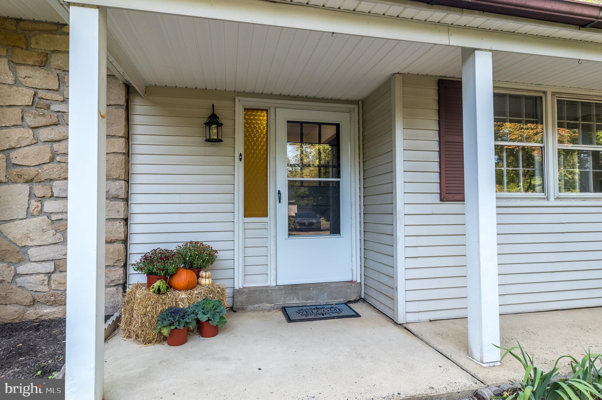 878 Sandy Ridge Rd E