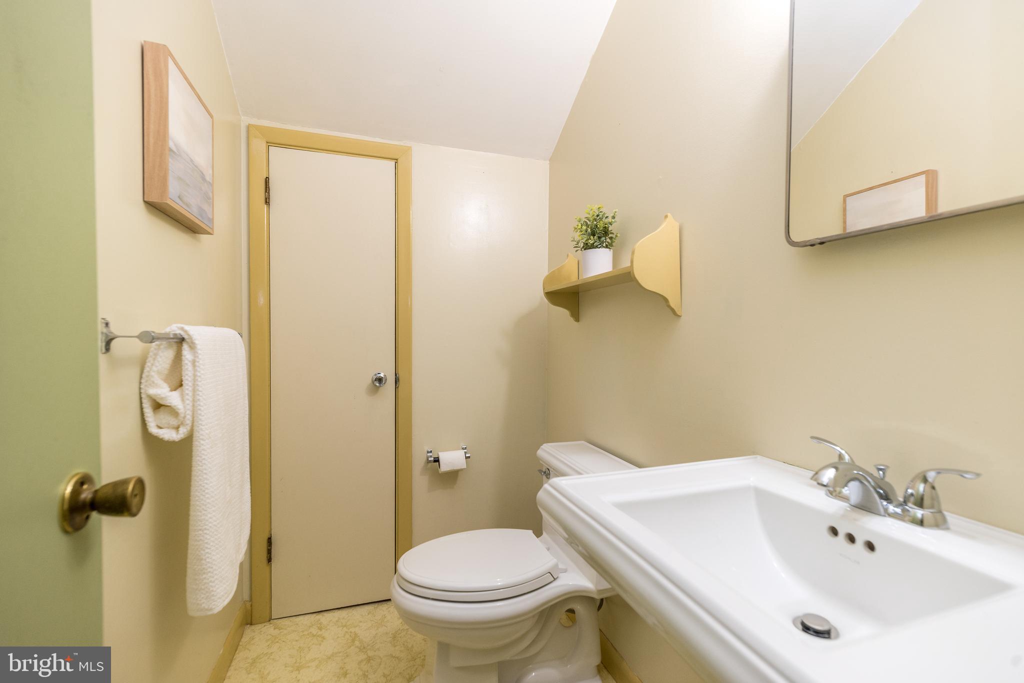 878 Sandy Ridge Rd E