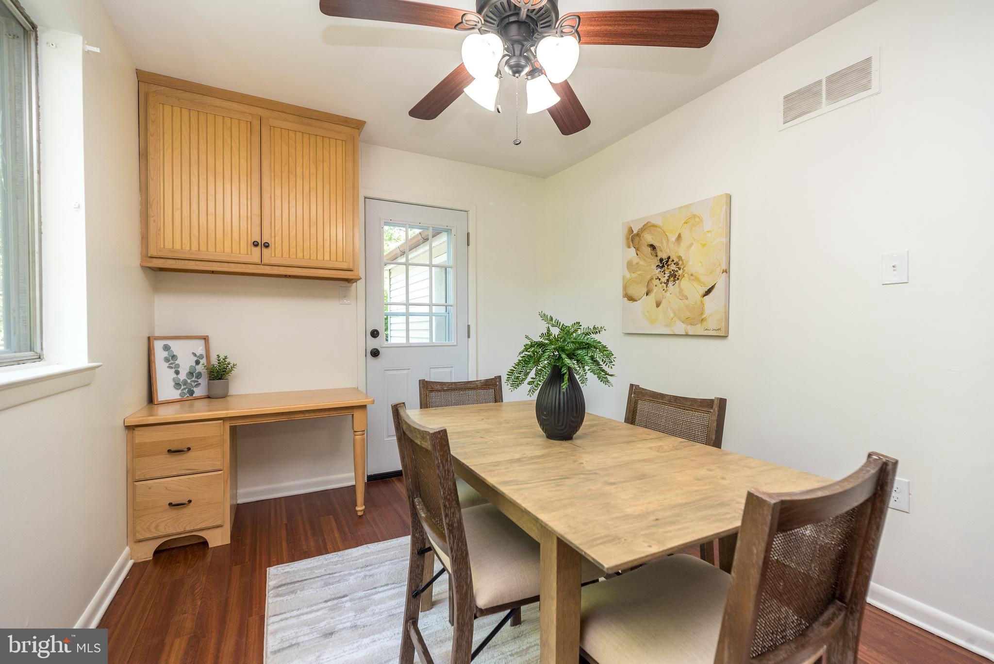 878 Sandy Ridge Rd E