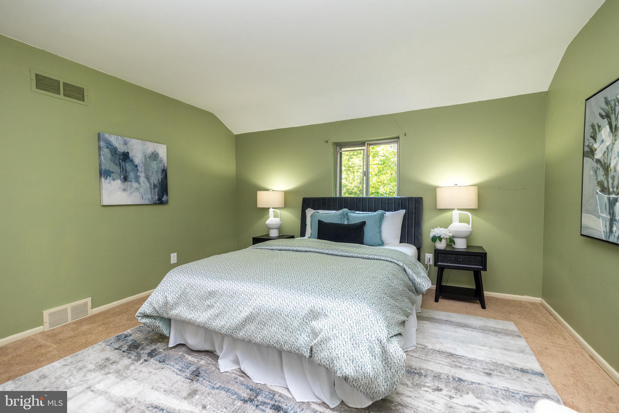 878 Sandy Ridge Rd E