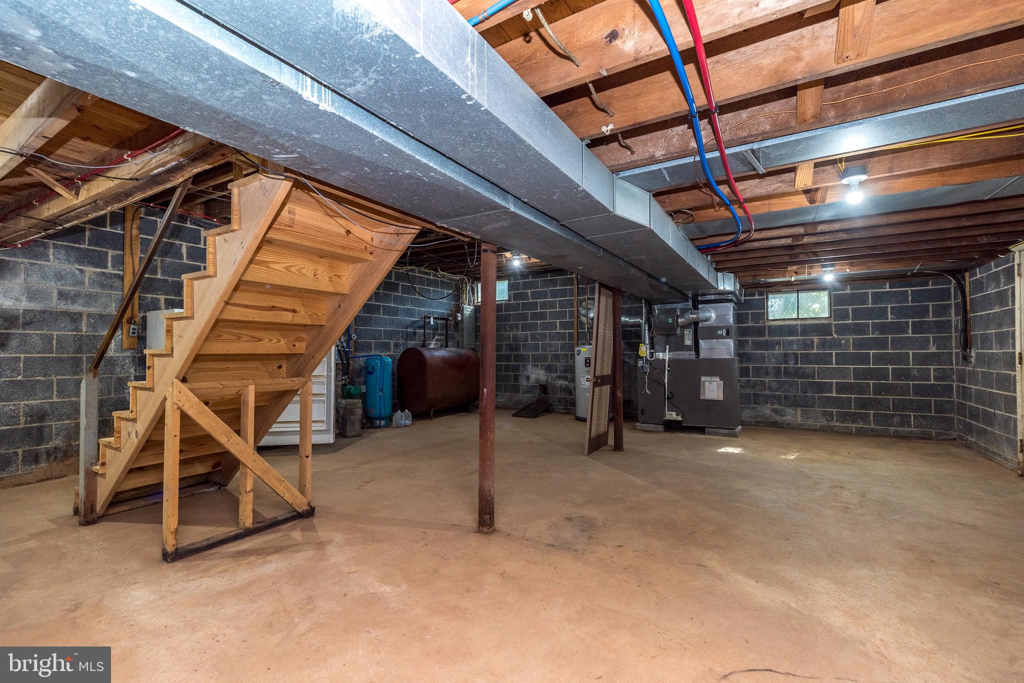 878 Sandy Ridge Rd E