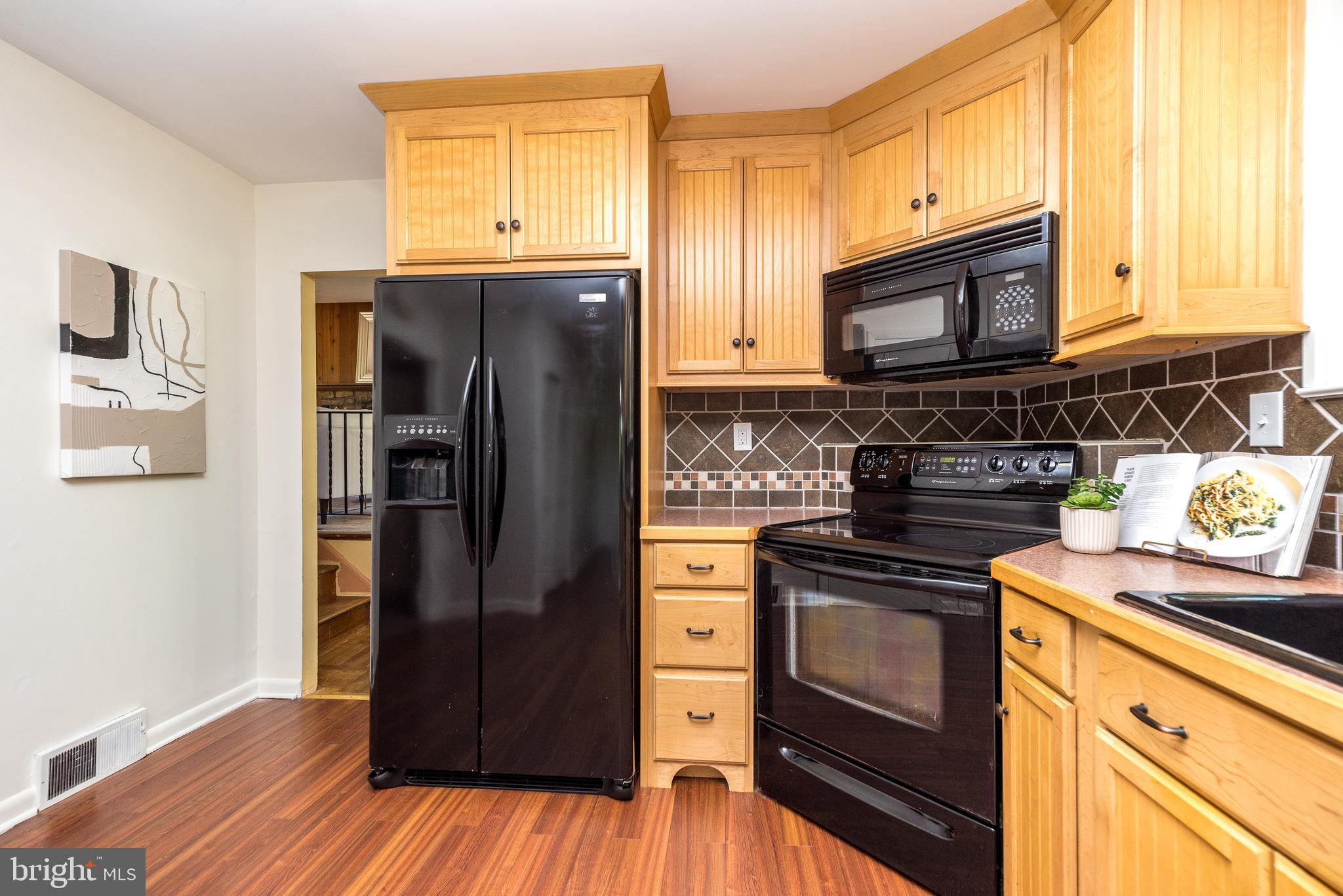 878 Sandy Ridge Rd E