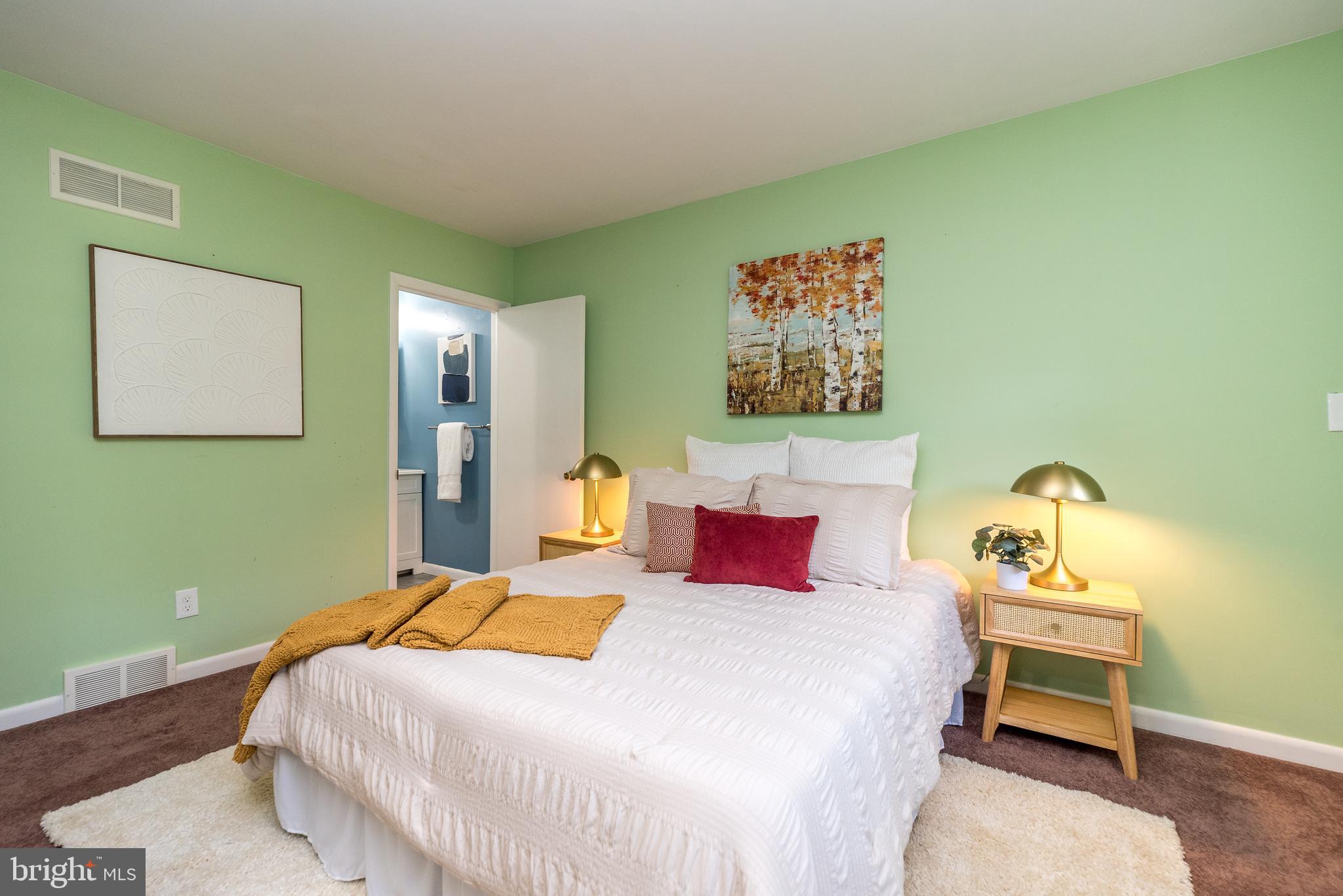 878 Sandy Ridge Rd E