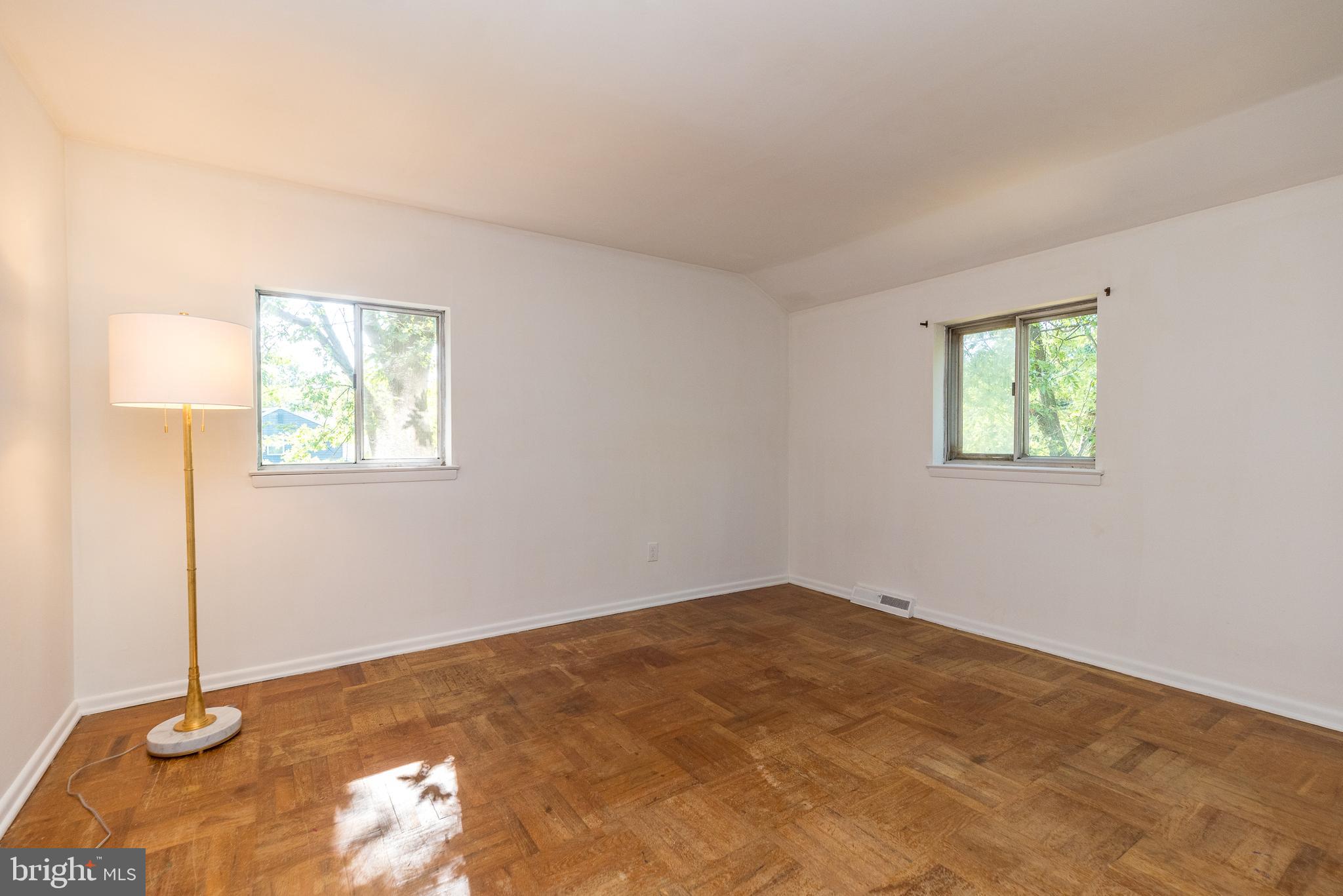 878 Sandy Ridge Rd E