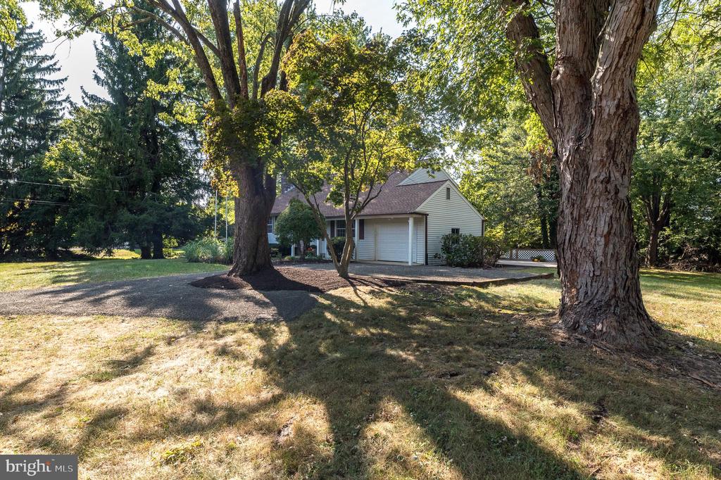 878 Sandy Ridge Rd E